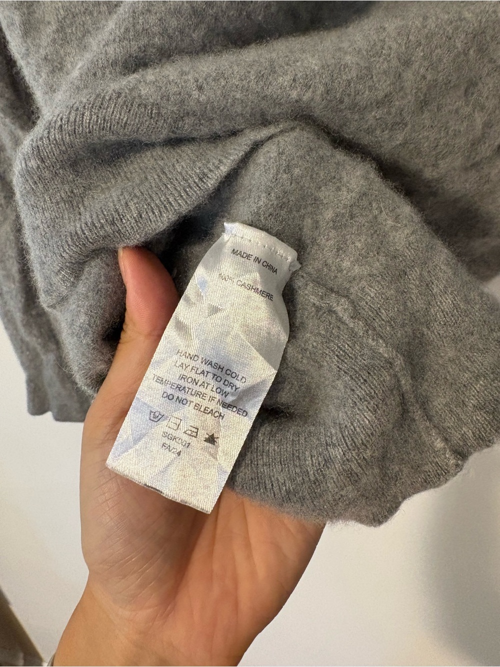 3/$25 Quince Mongolian Cashmere Crewneck Sweater in Grey - Picture 5 of 5